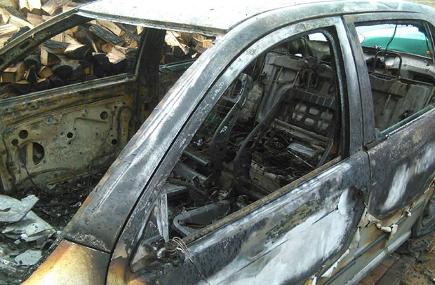 Пиромани опет напали нишку полицију (ФОТО)